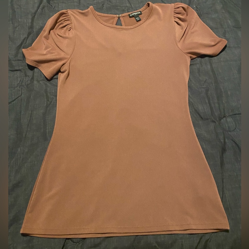 Express Shirt. Mauve pink color. Very comfortable and stretchy fabric.